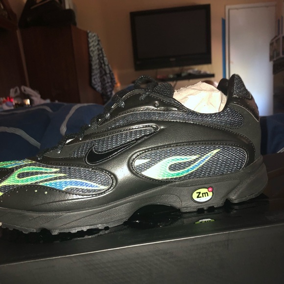 supreme nike zoom streak spectrum